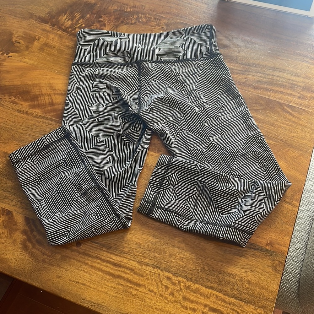 Lululemon cropped leggings in black with white geometric detail. - Picture 2 of 4